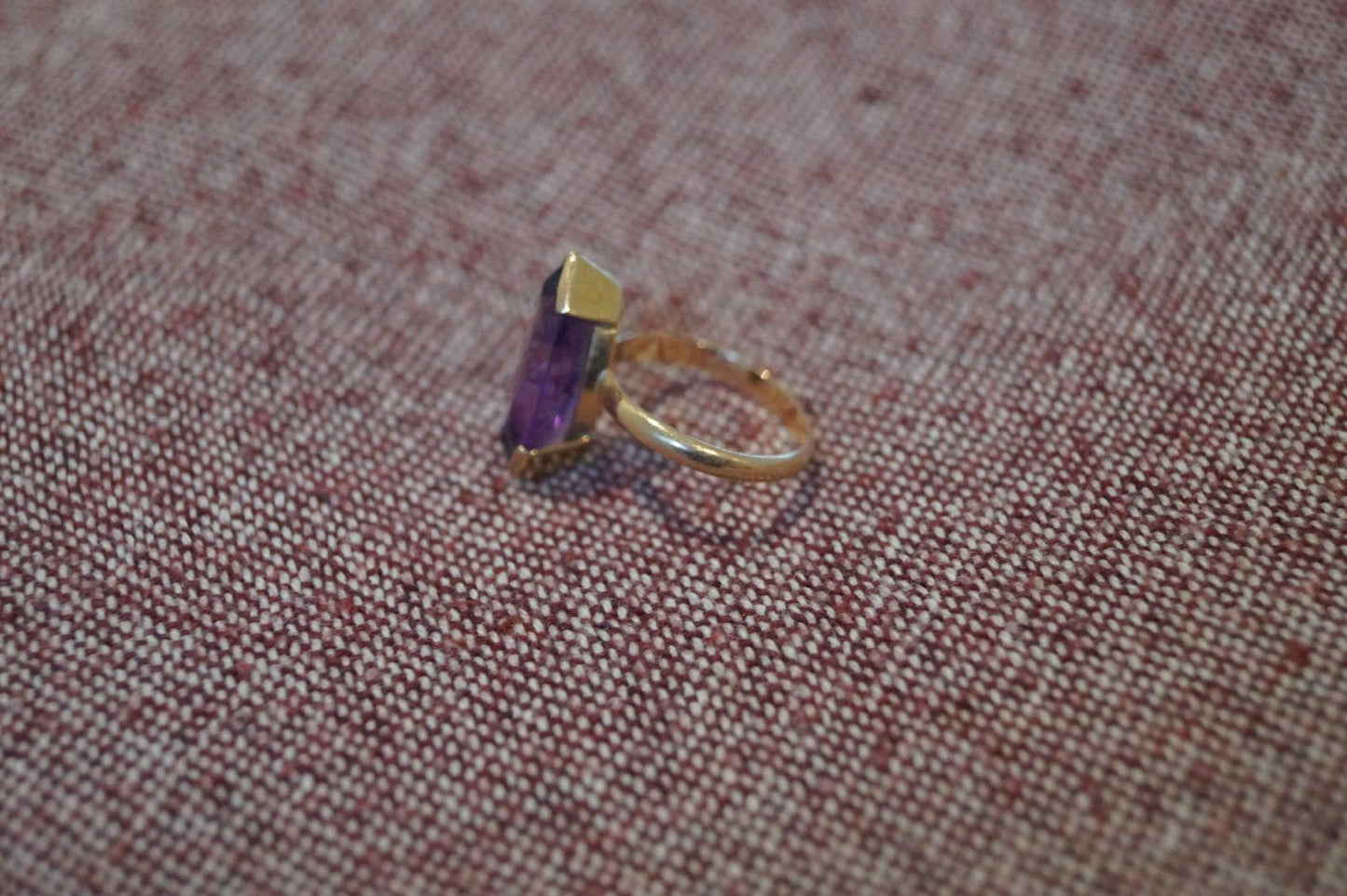 Bague marquise or rose, sertie d'une améthyste
