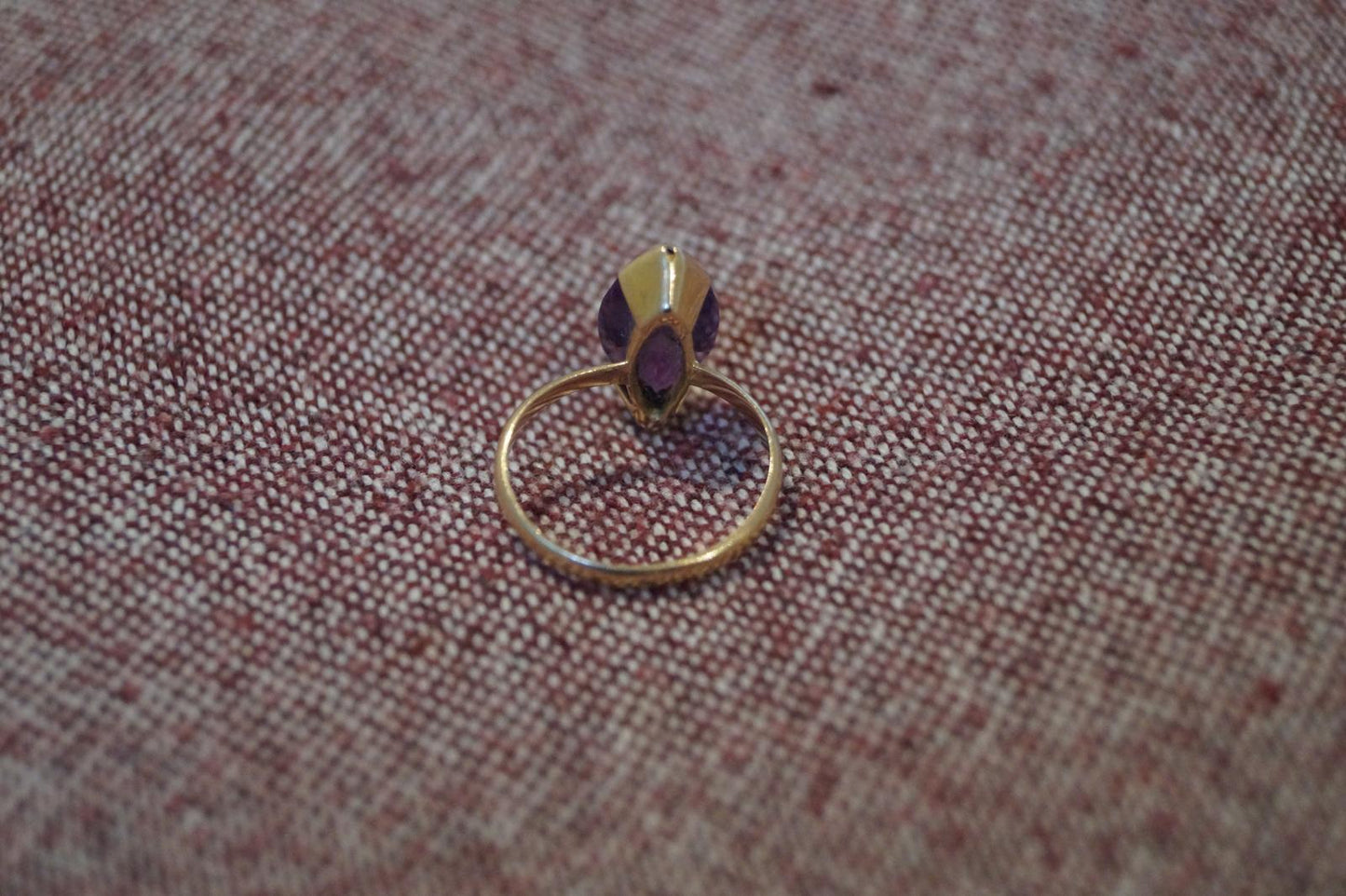 Bague marquise or rose, sertie d'une améthyste