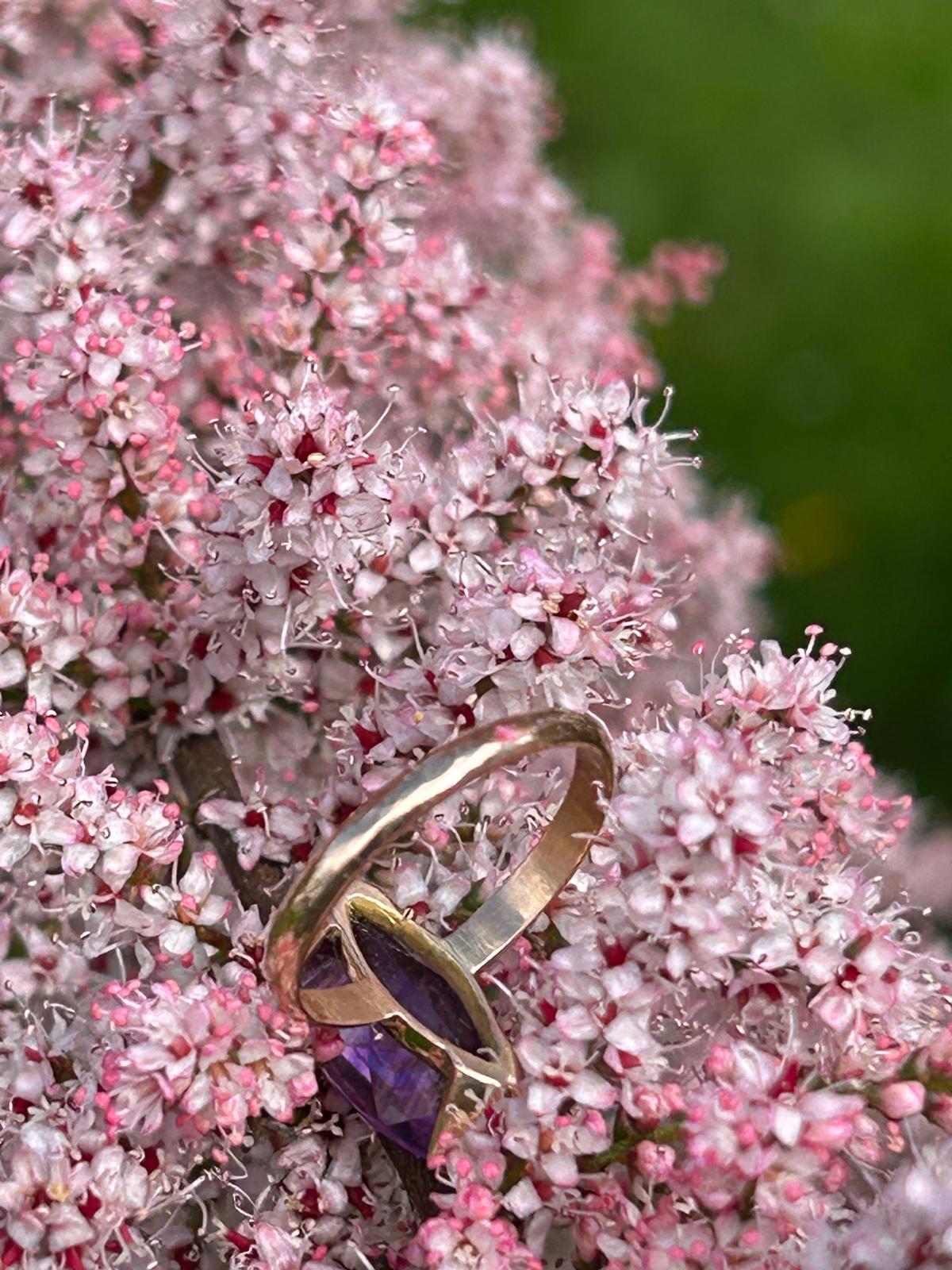 Bague marquise or rose, sertie d'une améthyste