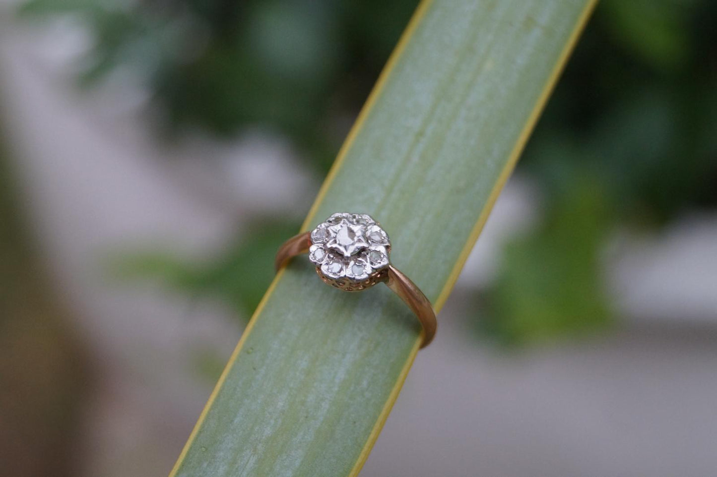 Bague fleur en or rose et diamants taille ancienne