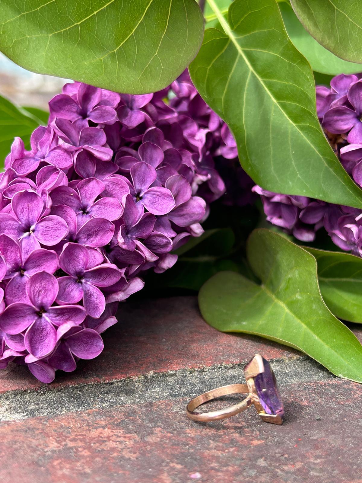 Bague marquise or rose, sertie d'une améthyste