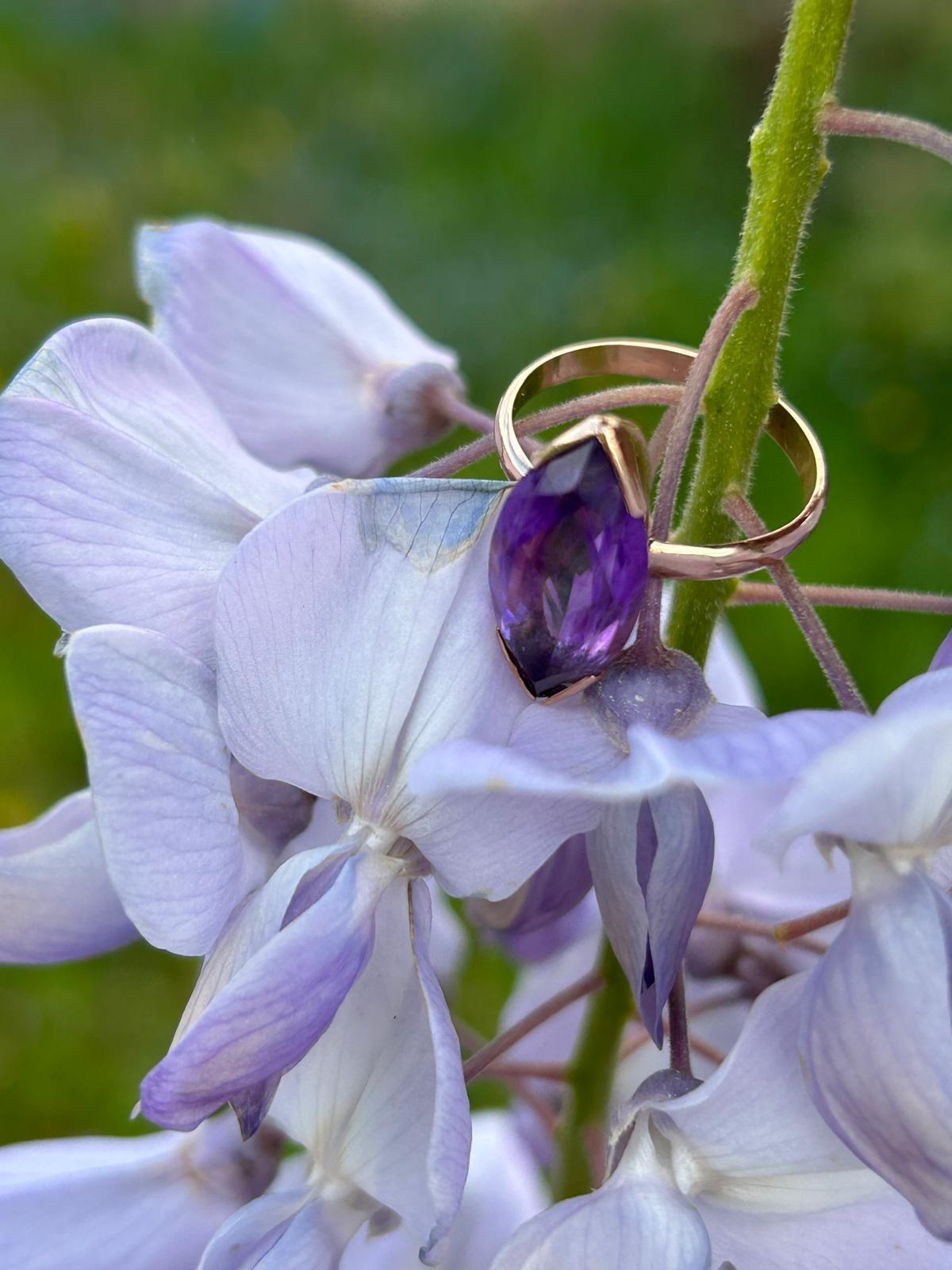 Bague marquise or rose, sertie d'une améthyste