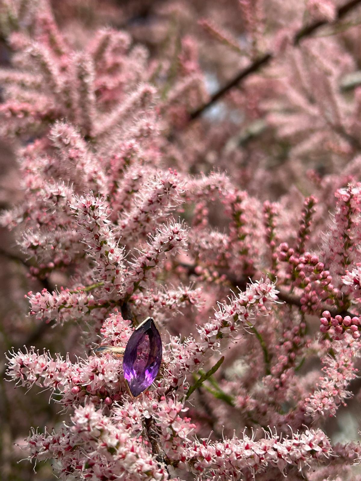 Bague marquise or rose, sertie d'une améthyste